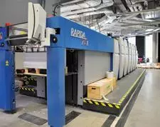 An elastically decoupled large machine in an industrial plant.