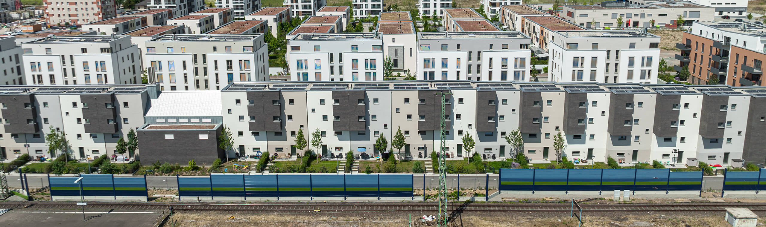 REGUFOAM vibration - Townhomes Rows of residential townhomes located directly beside a railway. Utilizing REGUFOAM vibration For vibration isolation and structure-borne sound decoupling.